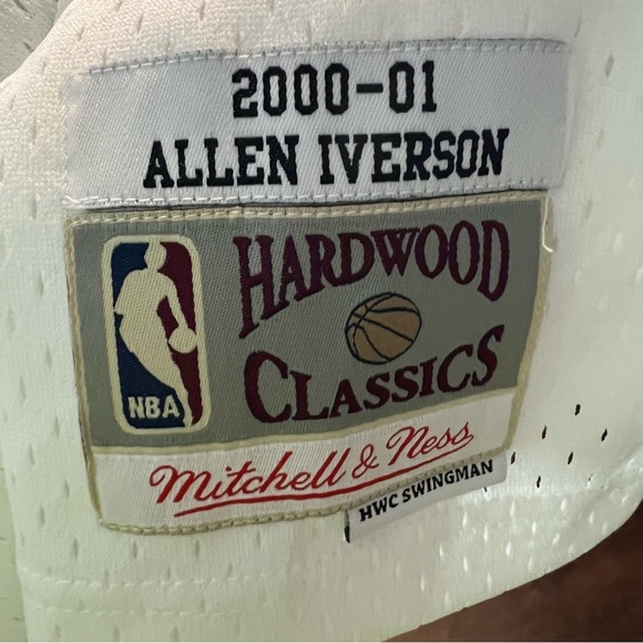 Mitchell & Ness Allen Iverson 76ers 2000-01 Swingman Stitched Jersey - Picture 9 of 11